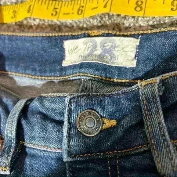 We The Free Size 28 High Rise Skinny Jeans Raw Hem Medium Wash - Picture 6 of 10